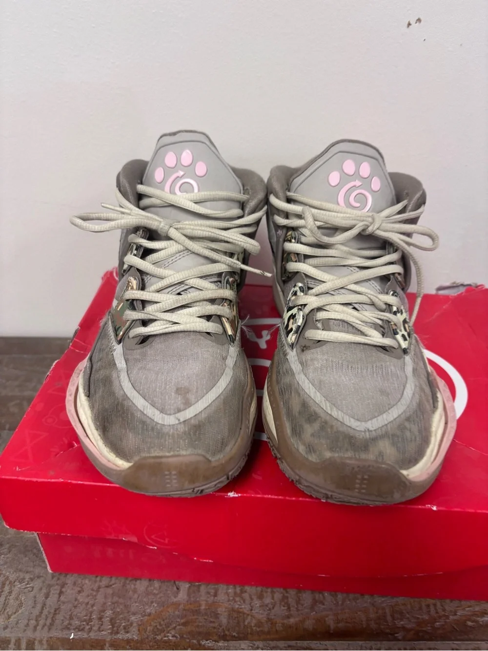 Nike color tan